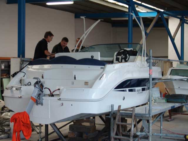 Werbellinsee Solarboot Halle Prototyp 2011 Letzte Handgriffe Charterboot Mietboot